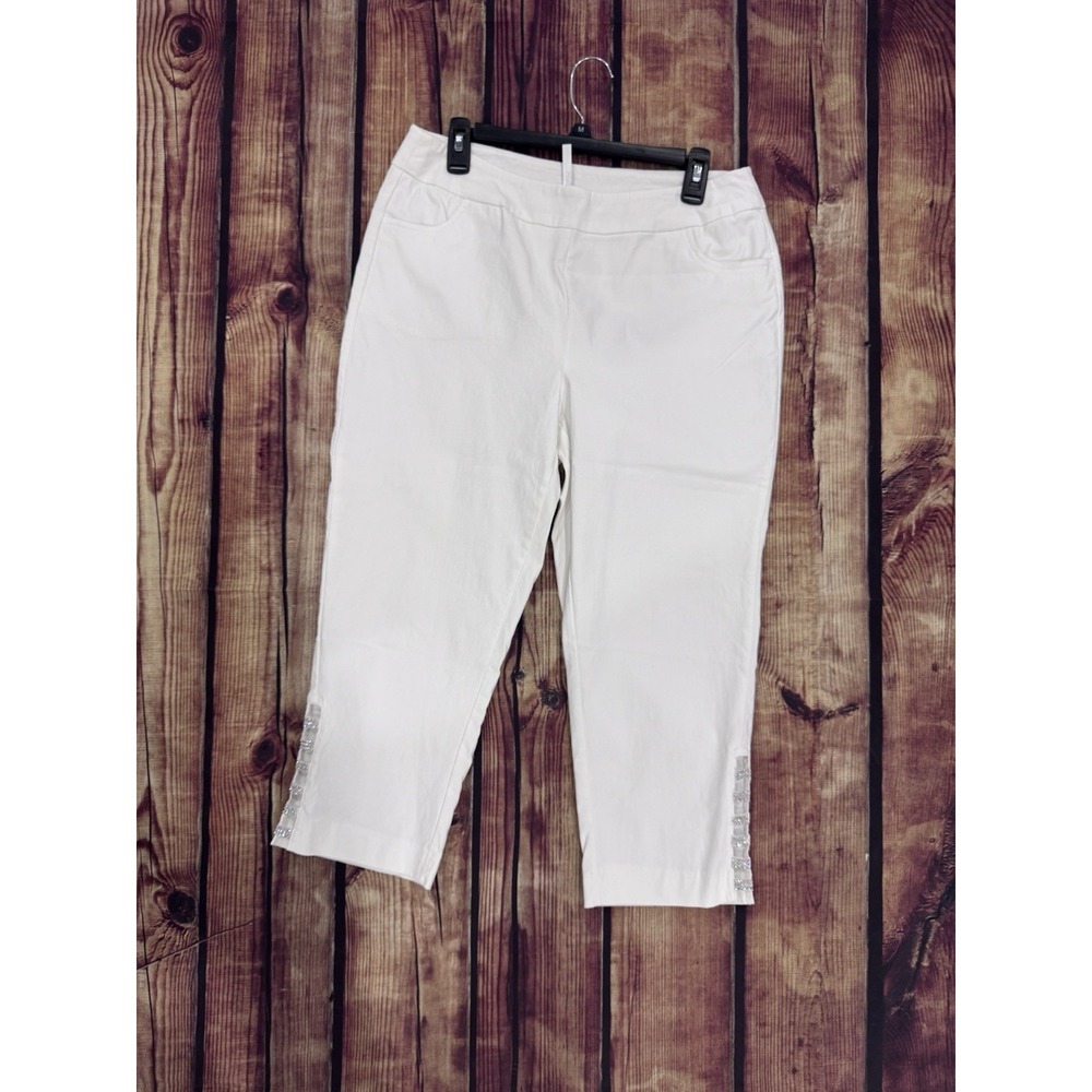 Lulu B Women's White Solid Capri Pants Rhinestone Accents Flat Front